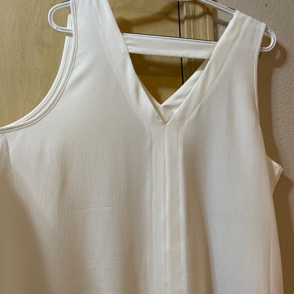 Women XXL Beautiful and Simple Lightweight White Tank Blouse Summer Top - Picture 4 of 6